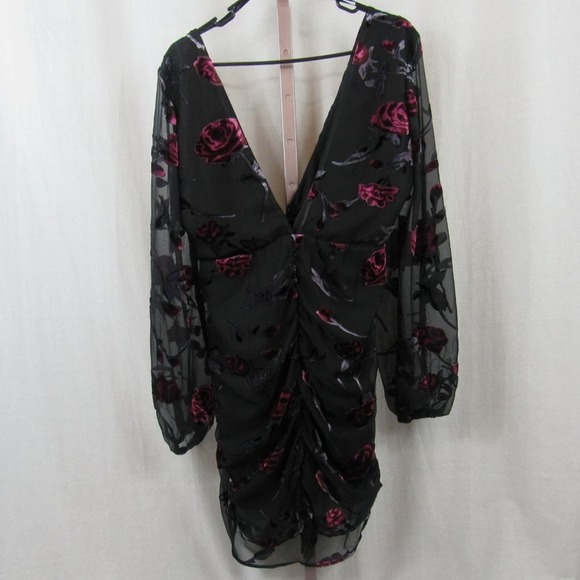 NWT Majorelle XL Revolve Ava Deep V Dress in Black Floral Red Roses Velvet - Picture 8 of 8